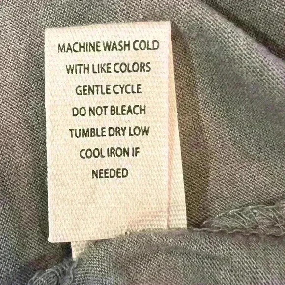 No Comment, athletic striped sleeve T-shirt. Size L - Picture 8 of 8